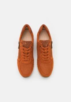 Marco Tozzi Baskets Basses - Rust 11 Marco Tozzi Baskets Basses - Rust -Chaussures Élégance Vente 67bdc949599e4faca42a48b4df8553cd