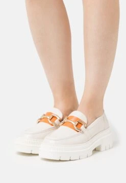 Marco Tozzi By Guido Maria Kretschmer - Mocassins - Cream